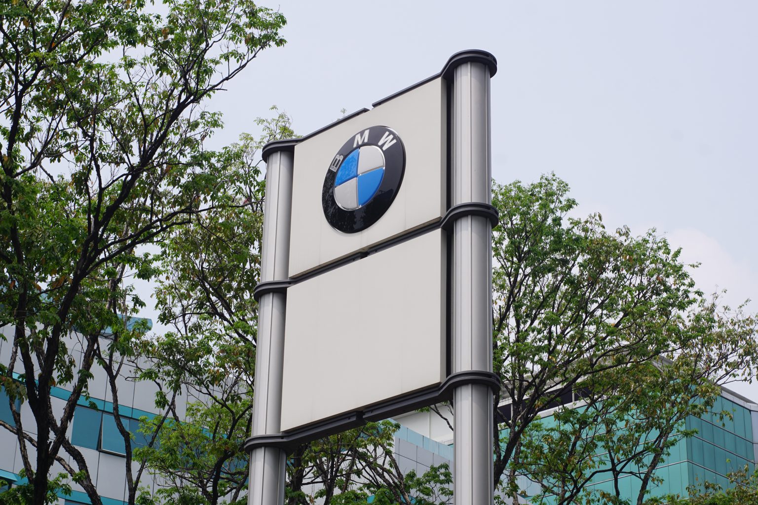 Renovasi Dealer BMW Tunas Tomang