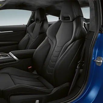 Multifunction seats for driver and front passenger.