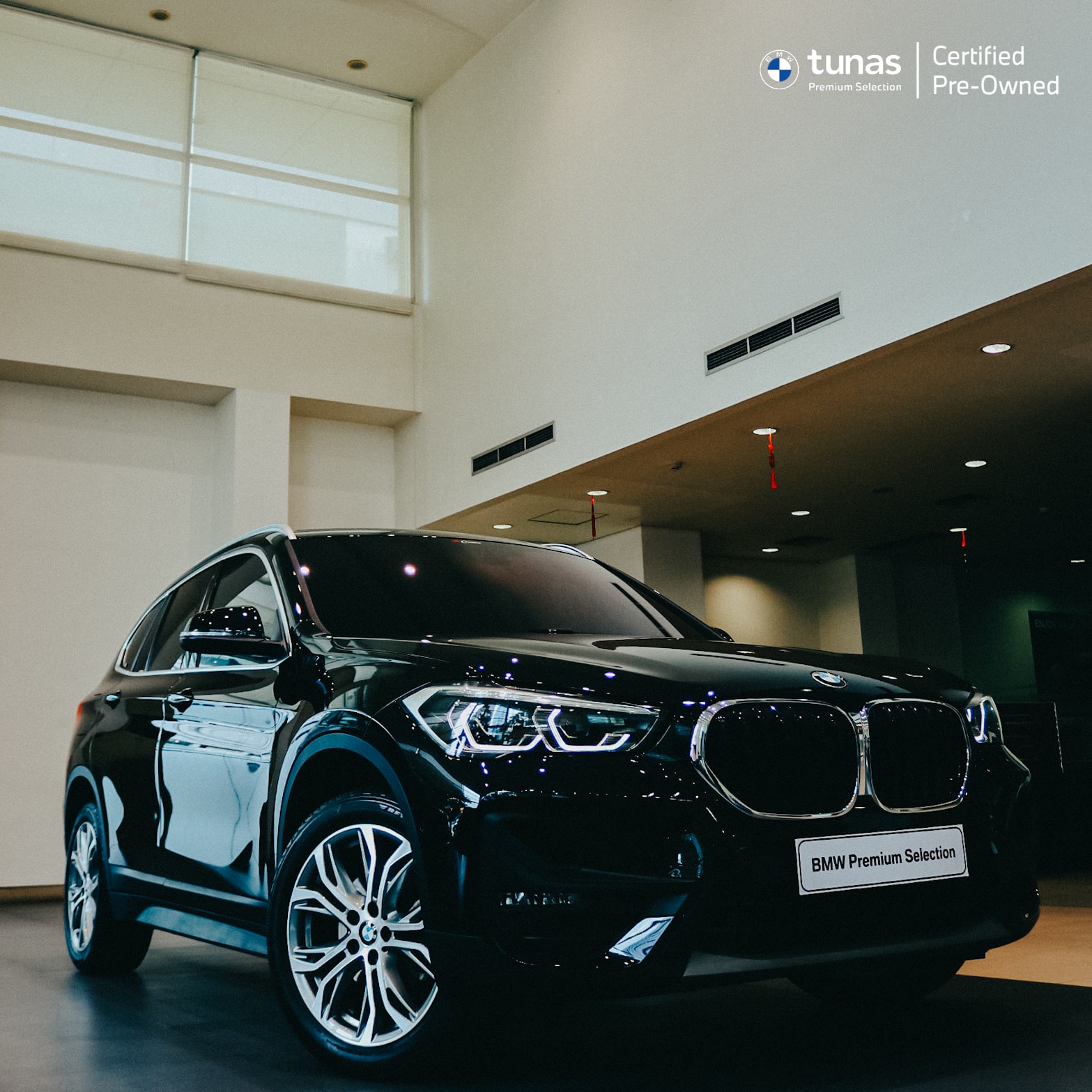 BMW X1 Dynamic warna Black Sapphire tahun 2021