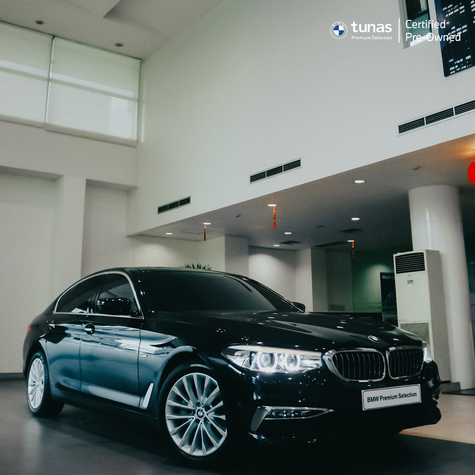 BMW 530 Luxury (G30) warna Black Sapphire tahun 2017