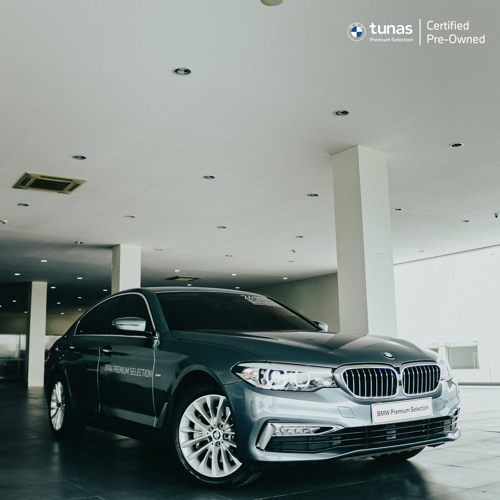BMW 530 Luxury (G30) warna Bluestone Metalic tahun 2017