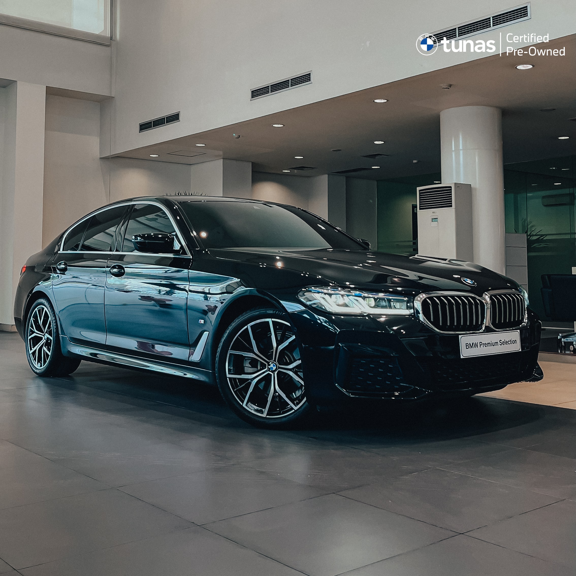 BMW 520 M Sport Lci warna Black Sapphire tahun 2022